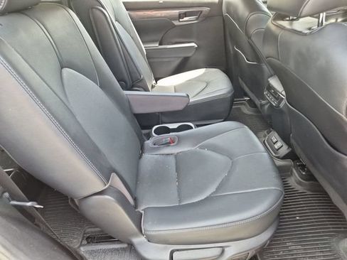 Used 2022 Toyota Highlander Limited FWD image 26