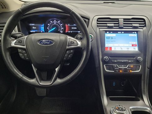 Used 2018 Ford Fusion SE w/ Equipment Group 201A FWD image 22