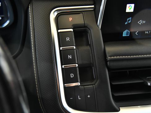 Used 2022 Chevrolet Suburban Premier RWD image 30