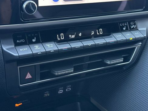 New 2026 Toyota Camry Hybrid FWD image 20