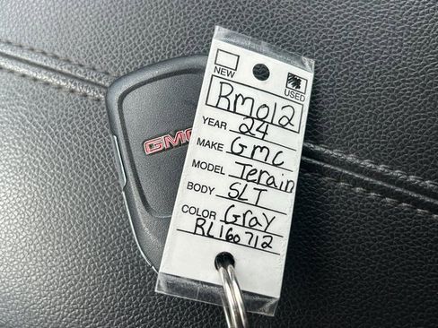 Used 2024 GMC Terrain SLT image 39