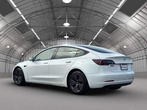 Used 2021 Tesla Model 3 Standard Range Plus image 5