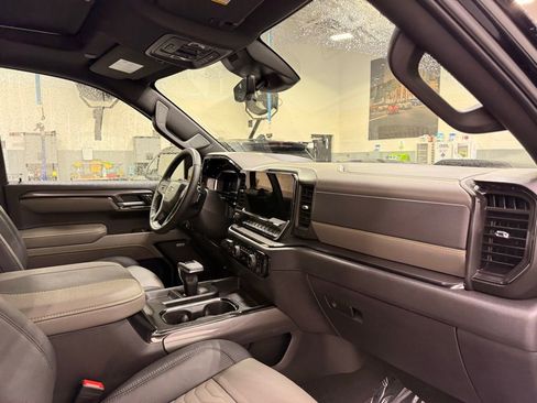 Used 2025 Chevrolet Silverado 1500 ZR2 w/ Technology Package image 29