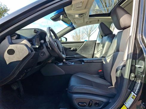 Used 2023 Lexus ES 300h w/ Premium Package image 11