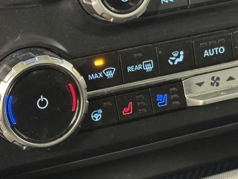 Used 2023 Ford F450 Limited w/ FX4 Off-Road Package image 40