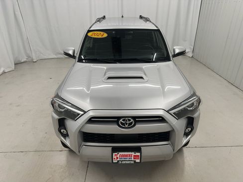 Used 2024 Toyota 4Runner TRD Off-Road Premium image 3
