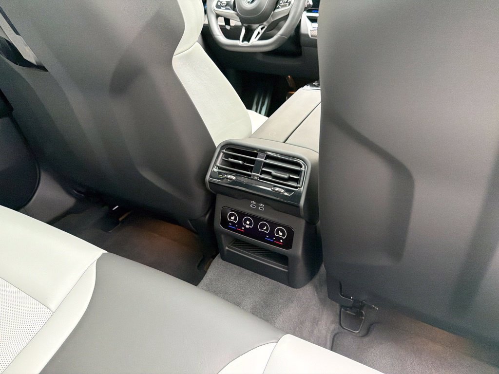 Used 2025 BMW M5 Touring AWD/4WD image 35