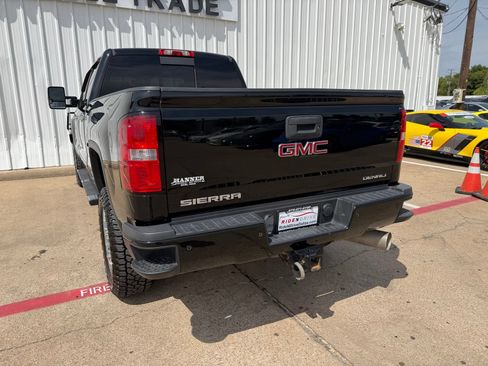 Used 2017 GMC Sierra 2500 Denali w/ Duramax Plus Package AWD/4WD image 5