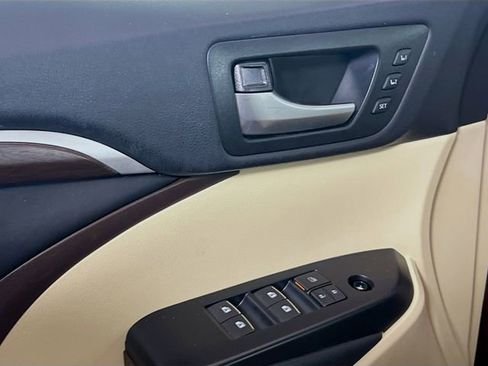 Used 2015 Toyota Highlander Limited w/ Driver Technology Package FWD image 16