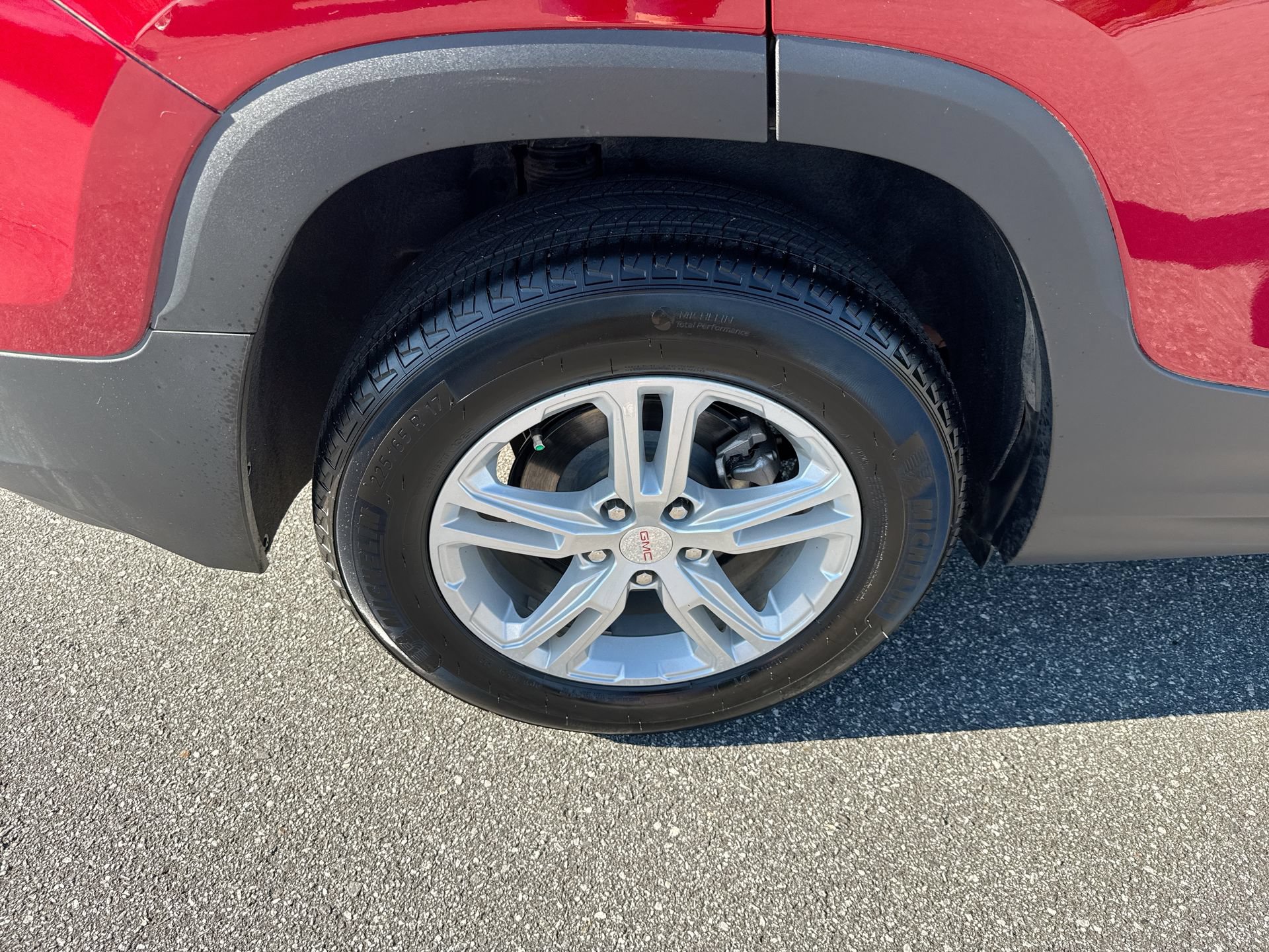 Used 2024 GMC Terrain SLE w/ Driver Convenience Package FWD image 25