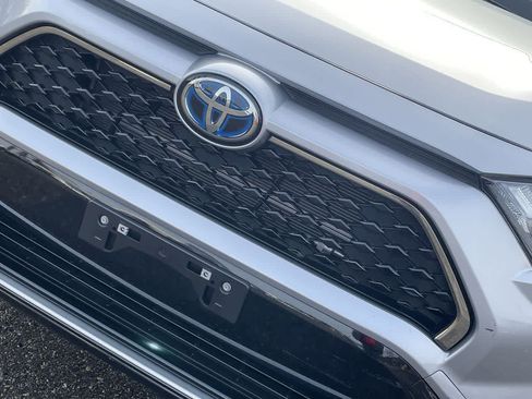 Used 2023 Toyota RAV4 SE image 37