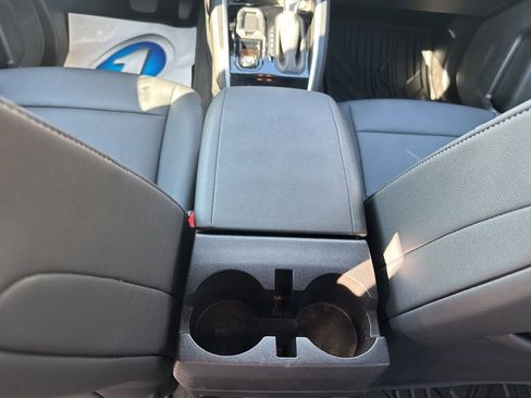 Used 2024 Chevrolet Colorado LT w/ LT Convenience Package III image 18