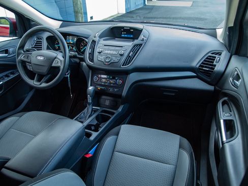 Used 2017 Ford Escape SE FWD image 28