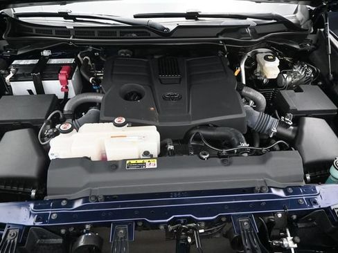 Used 2022 Toyota Tundra SR5 w/ SR5 Convenience Package AWD/4WD image 16