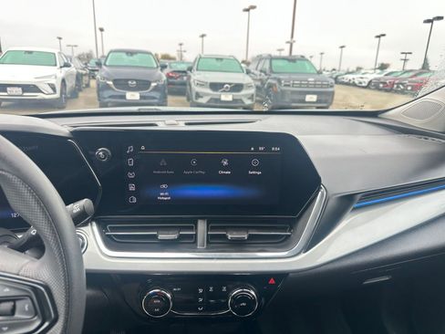 Used 2025 Chevrolet Trax LT image 21
