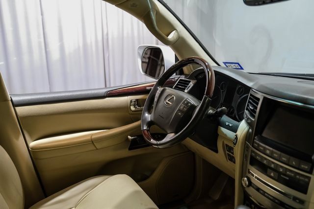 Used 2014 Lexus LX 570 4WD image 17