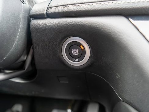 New 2026 Chrysler Pacifica Limited w/ Uconnect Theater Family Group image 21