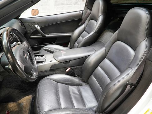 Used 2007 Chevrolet Corvette Coupe w/ Preferred Equipment Group RWD image 46
