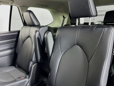 Used 2025 Toyota Grand Highlander FWD image 11