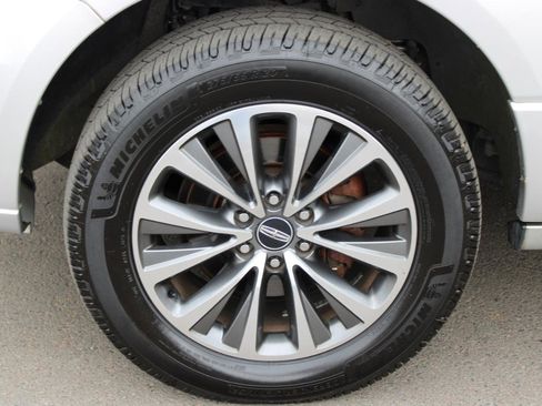 Used 2015 Lincoln Navigator L 4WD image 18