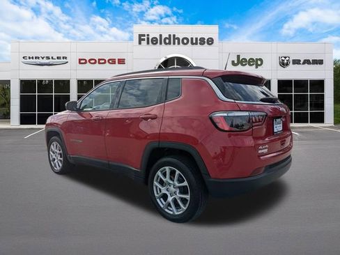 Used 2024 Jeep Compass Latitude image 15