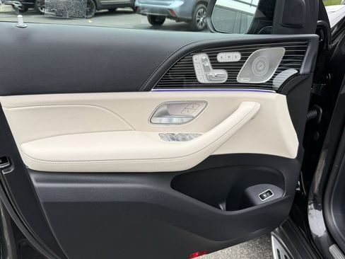 Used 2024 Mercedes-Benz GLS 580 4MATIC image 21