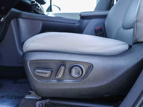 Used 2023 Toyota Sienna XLE w/ XLE Plus Package FWD image 20