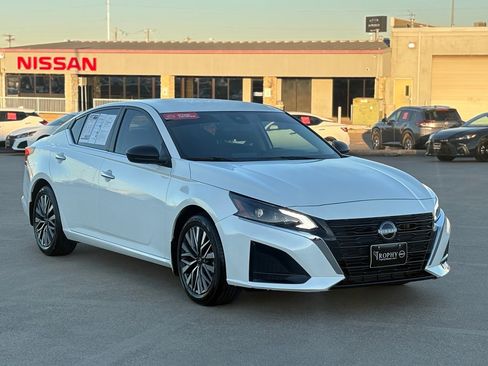 Certified 2024 Nissan Altima 2.5 SV image 4