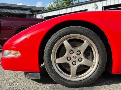 Used 2000 Chevrolet Corvette Coupe w/ Memory Pkg RWD image 26