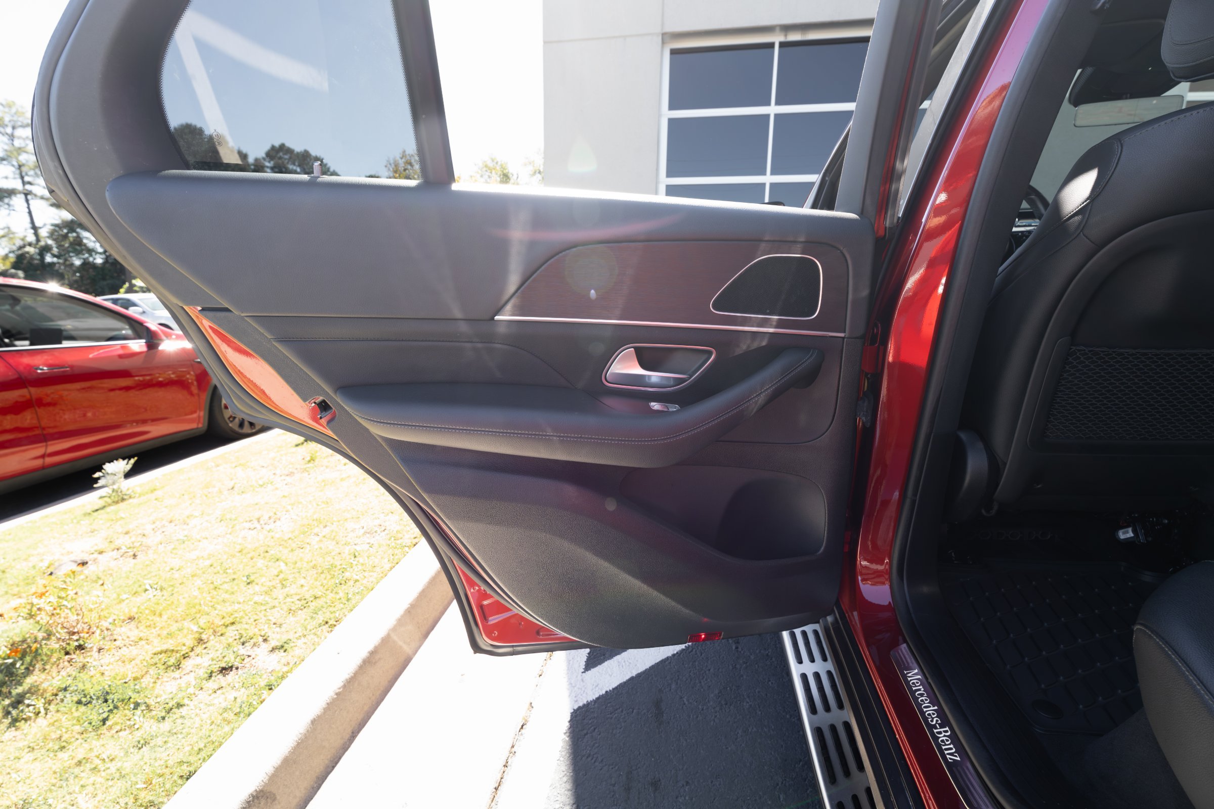 Used 2024 Mercedes-Benz GLE 350 4MATIC w/ AMG Line Exterior image 59