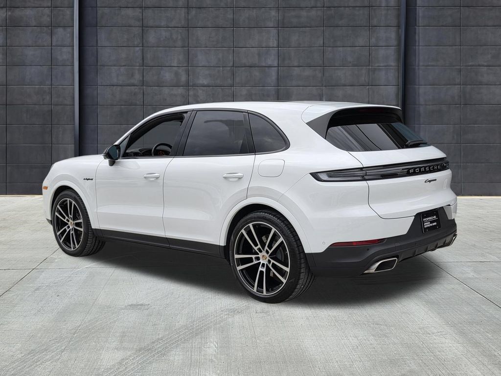 Certified 2025 Porsche Cayenne E-Hybrid AWD/4WD image 3