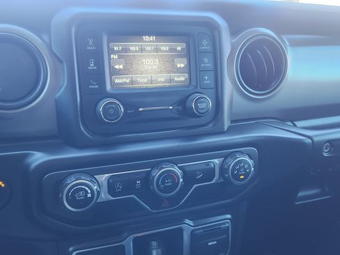 Used 2018 Jeep Wrangler Unlimited Sport image 10