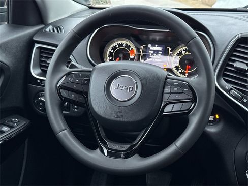 Used 2020 Jeep Cherokee Latitude Plus image 24