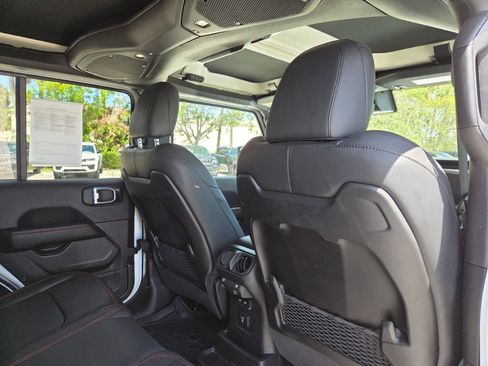 Used 2025 Jeep Wrangler Unlimited Rubicon AWD/4WD image 17