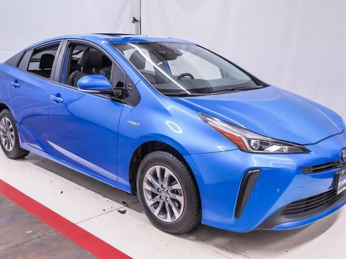 Used 2020 Toyota Prius XLE image 4