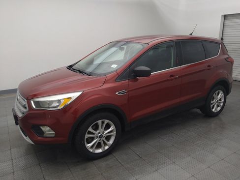Used 2019 Ford Escape SE FWD image 2