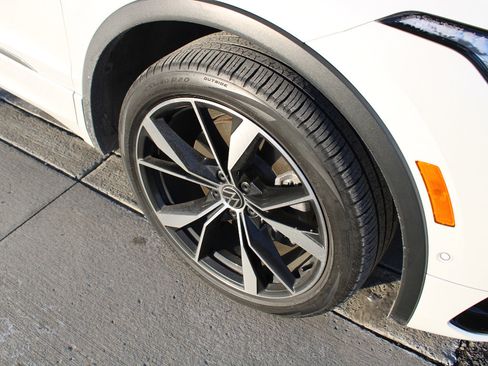 Used 2023 Volkswagen Tiguan SEL R-Line image 11