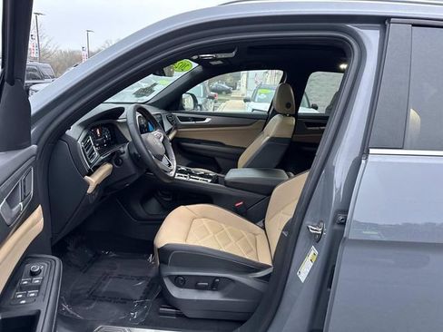 Used 2024 Volkswagen Atlas Cross Sport SE w/ Panoramic Sunroof Package image 17