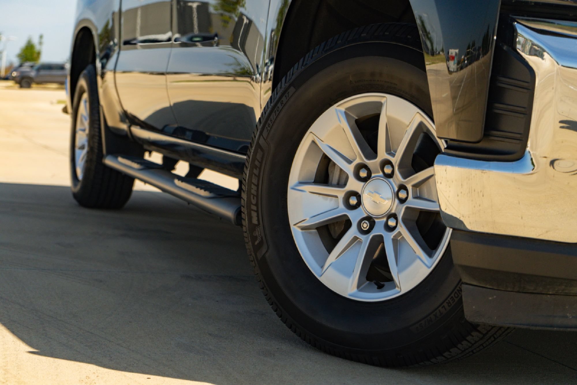Used 2021 Chevrolet Silverado 1500 LT RWD image 2