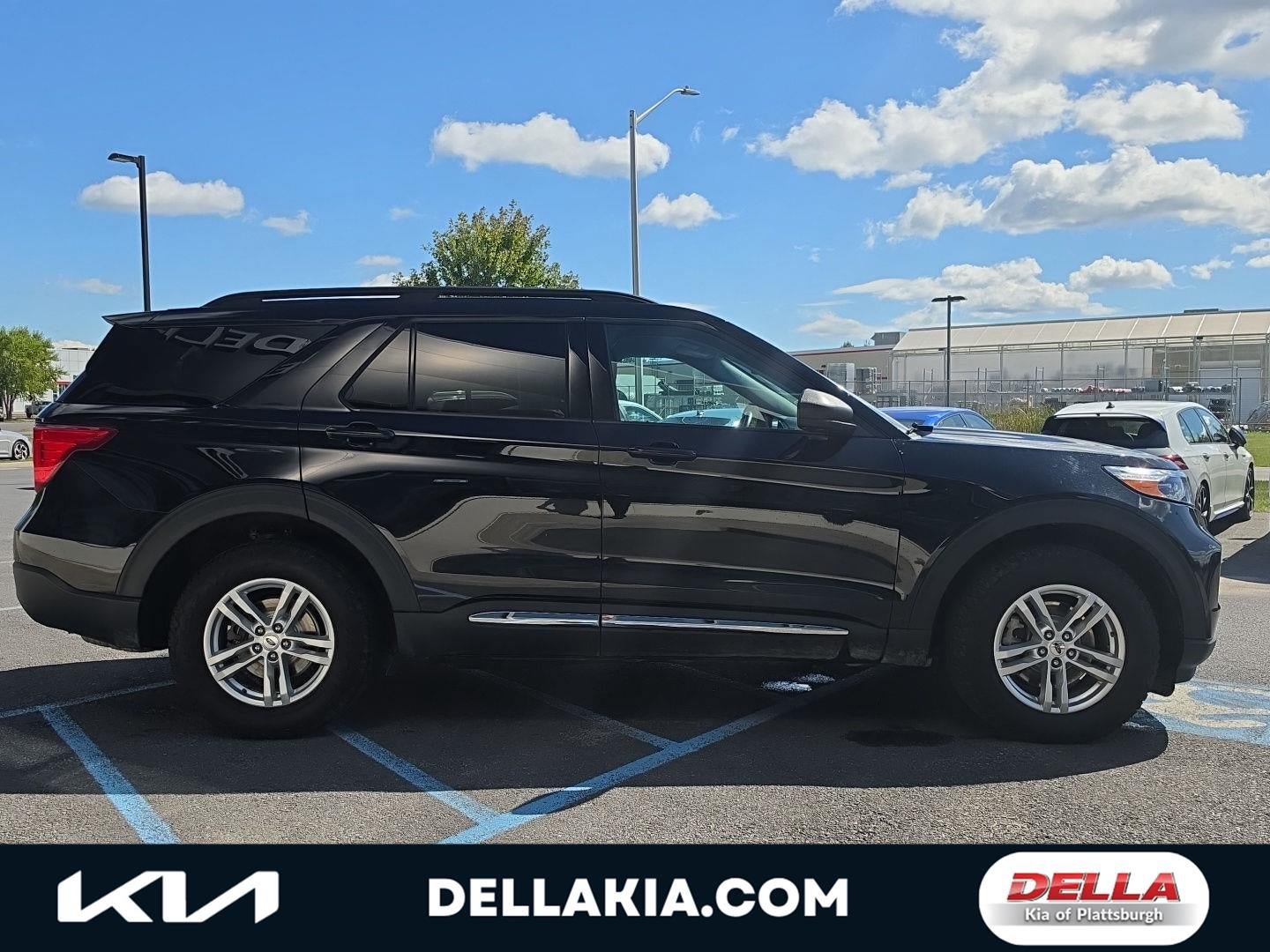 Used 2023 Ford Explorer XLT AWD/4WD image 14