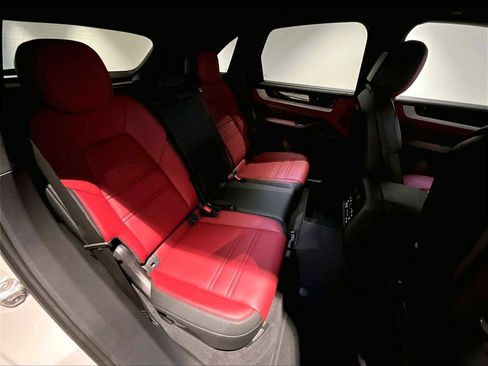 Used 2026 Porsche Cayenne S image 31