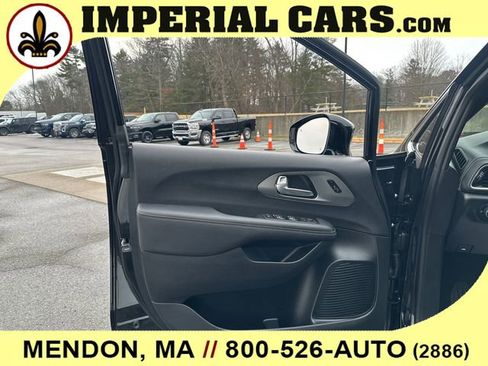 New 2026 Chrysler Pacifica Select image 20