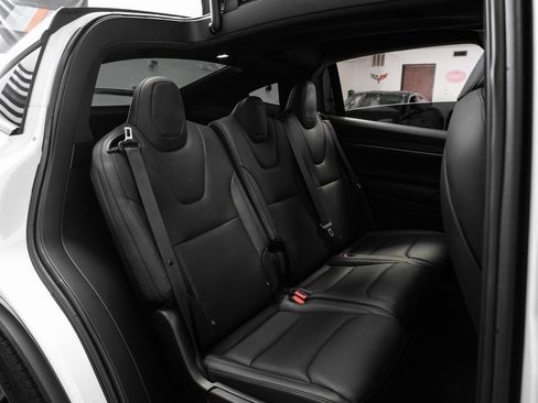 Used 2022 Tesla Model X image 30