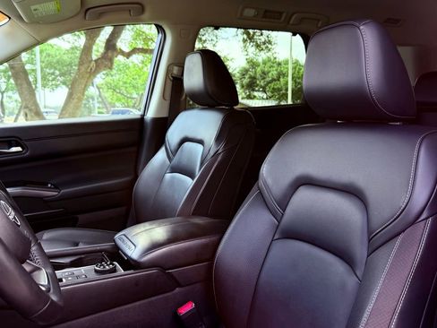 Used 2025 Nissan Pathfinder SL AWD/4WD image 21