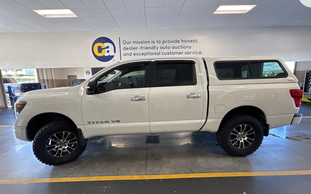 Used 2020 Nissan Titan SV w/ SV Convenience Package AWD/4WD image 7