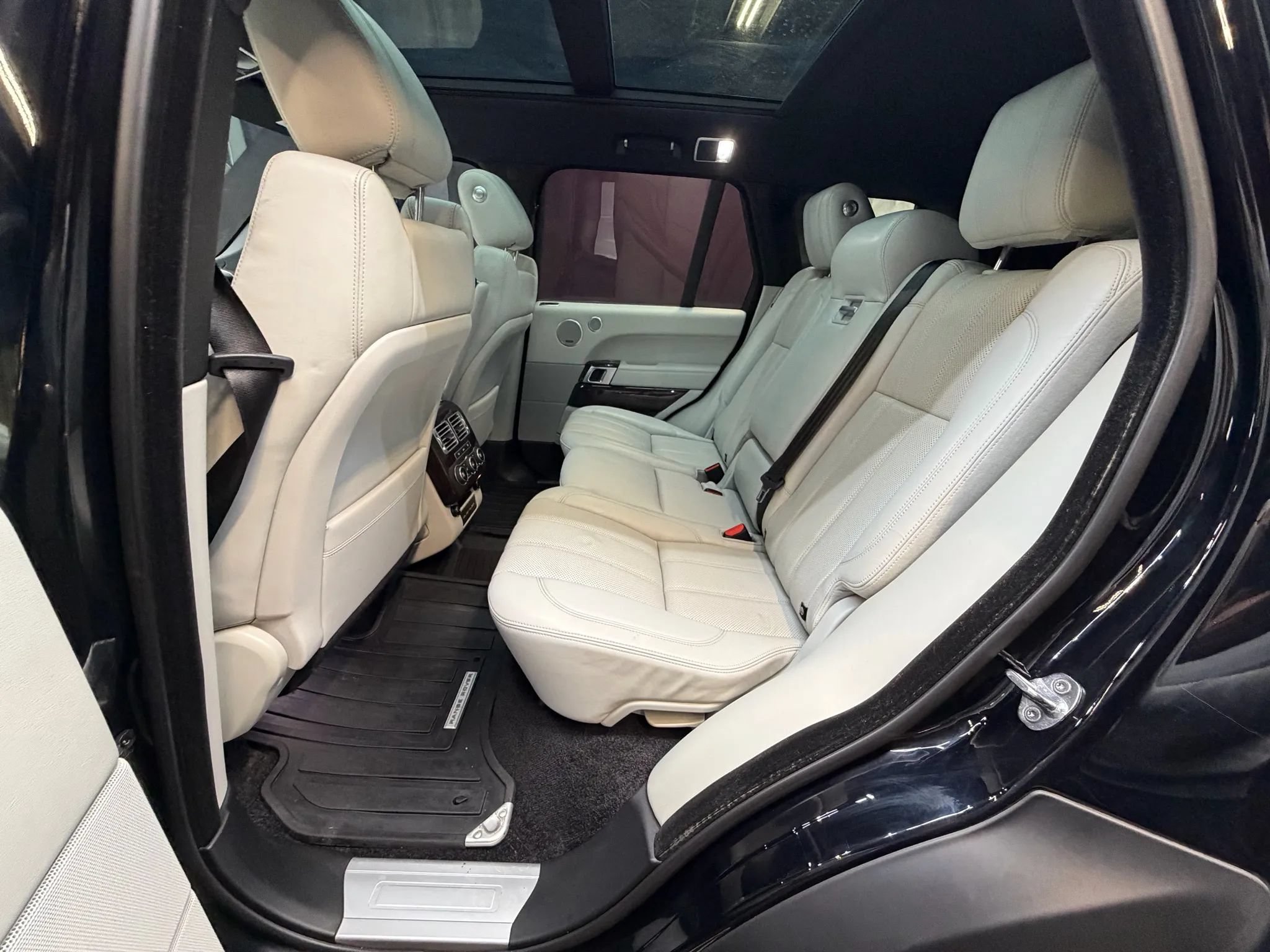 Used 2017 Land Rover Range Rover HSE AWD/4WD image 31