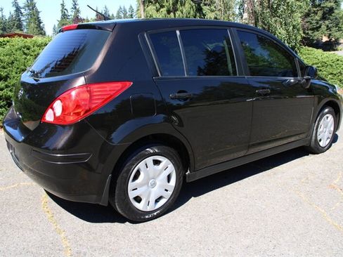 Used 2011 Nissan Versa 1.8 S w/ Plus Pkg FWD image 3