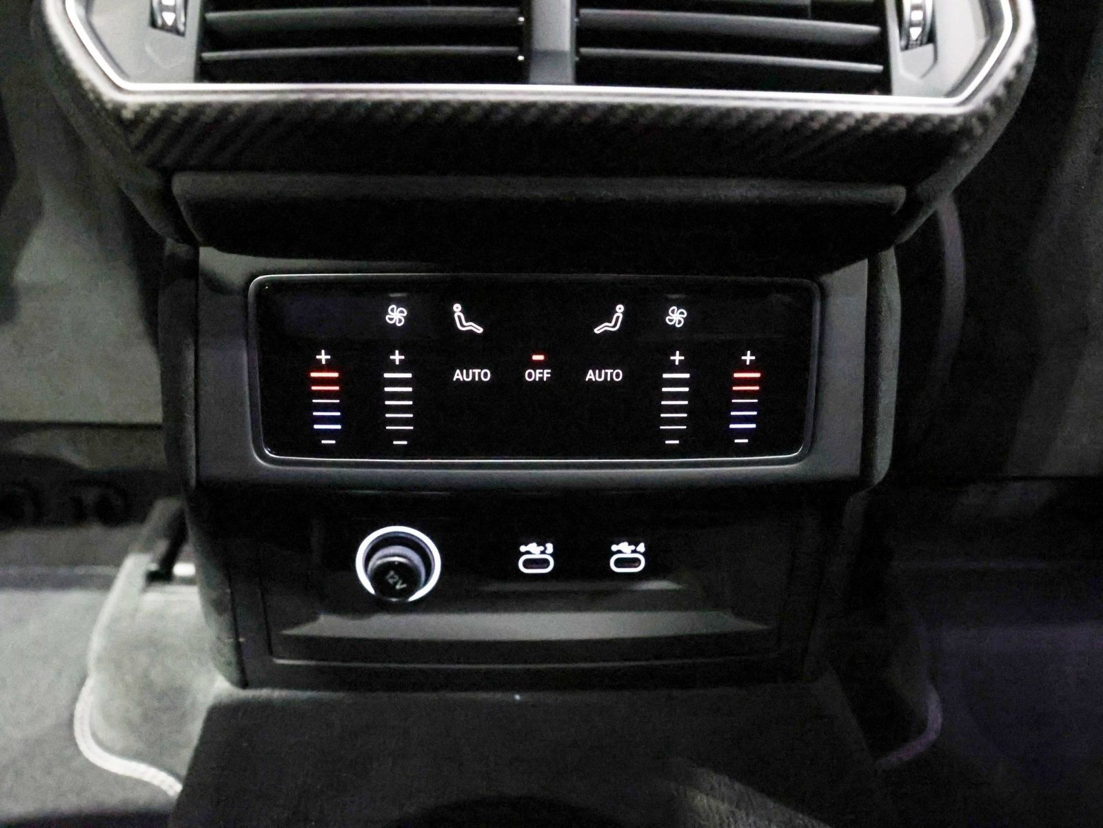 Used 2023 Lamborghini Urus Performante AWD/4WD image 19