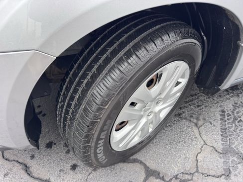 Used 2017 Dodge Journey SE image 12