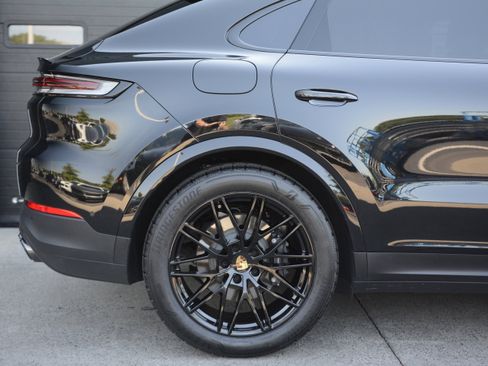 Certified 2024 Porsche Cayenne GTS AWD/4WD image 39